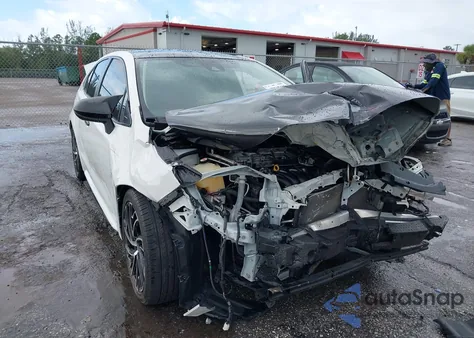 2021 Toyota Corolla Le z USA, uszkodzony, nr VIN JTDEPMAE8MJ180668